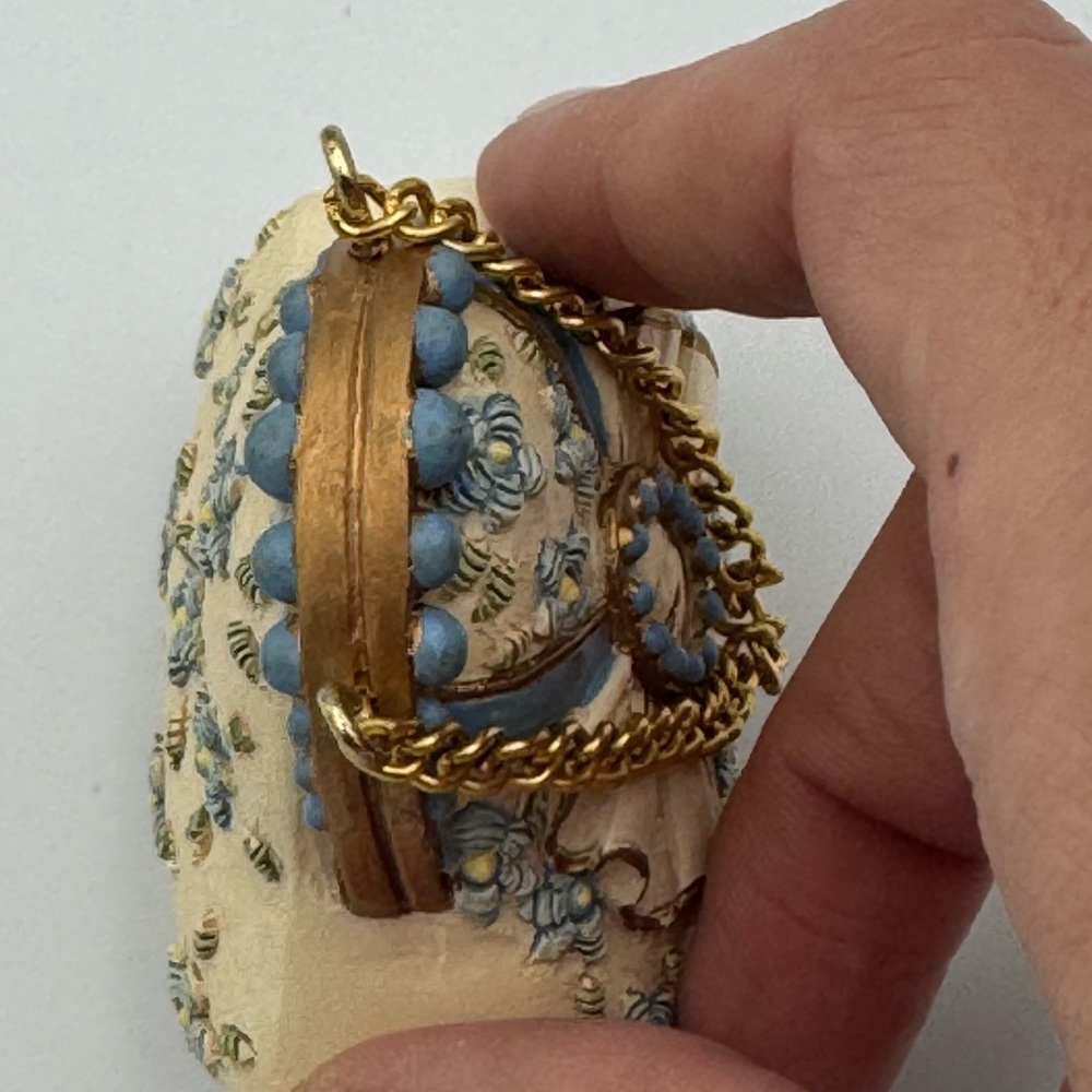 Vintage Avon Gift Collection Victorian Purse Ornament Blue‎ White Gold Handbag - Picture 14 of 14